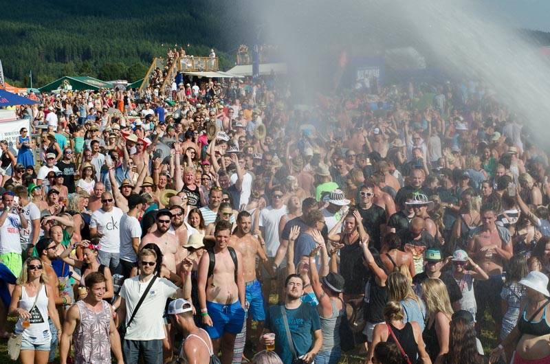 Hrady CZ: Na Rožmberku sklidil největší aplaus Tomáš Klus, sobotní program završili Mig 21