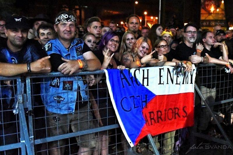 Ostrava v plamenech: Fanoušky rozpálili Arch Enemy, Loudness i Kreyson