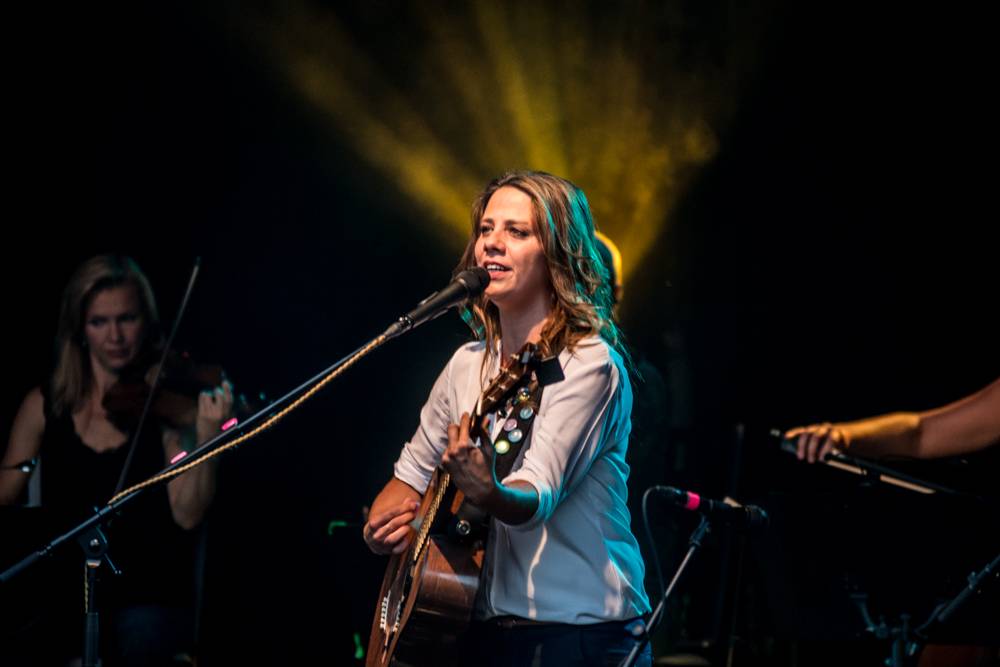 Aneta Langerová zpívala na Vyšehradě o srpnových kometách i o tom, jak se nad Prahou stmívá