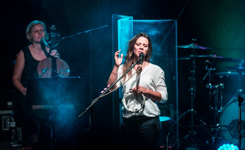 Aneta Langerová zpívala na Vyšehradě o srpnových kometách i o tom, jak se nad Prahou stmívá