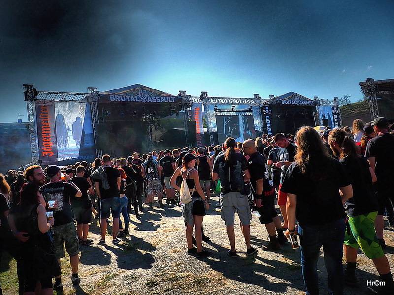 Dvacátý druhý ročník Brutal Assault začal pekelně zostra - s Madball nebo Overkill