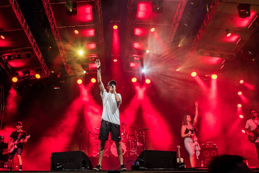 Druhý den Szigetu byl ve znamení indie a rapu, hvězdami programu byli Wiz Khalifa, Biffy Clyro či The Vaccines