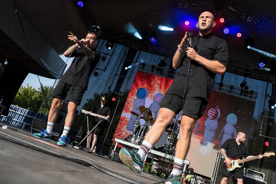 Druhý den Szigetu byl ve znamení indie a rapu, hvězdami programu byli Wiz Khalifa, Biffy Clyro či The Vaccines