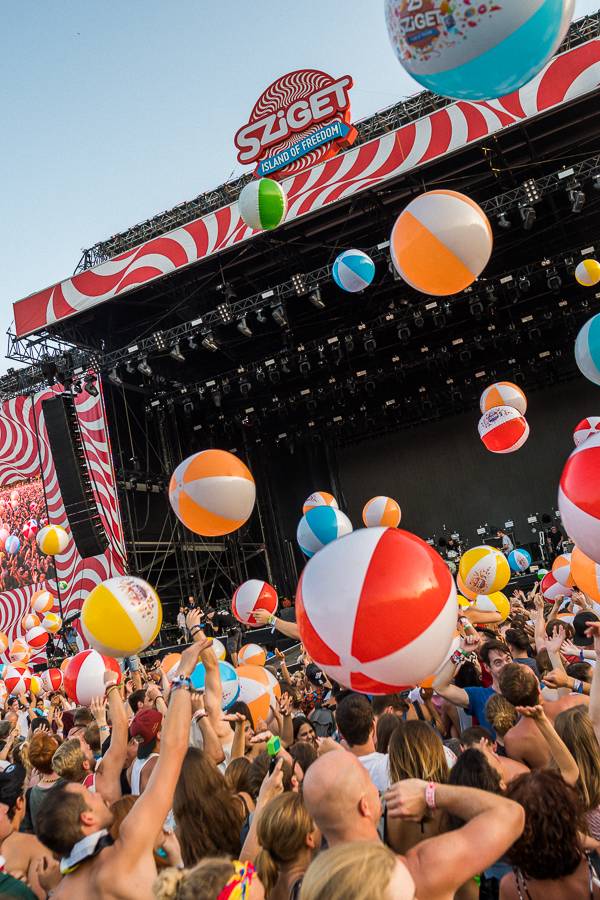 Druhý den Szigetu byl ve znamení indie a rapu, hvězdami programu byli Wiz Khalifa, Biffy Clyro či The Vaccines