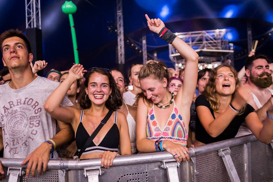 Druhý den Szigetu byl ve znamení indie a rapu, hvězdami programu byli Wiz Khalifa, Biffy Clyro či The Vaccines