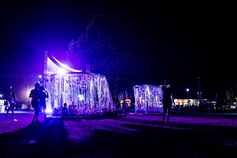 Druhý den Szigetu byl ve znamení indie a rapu, hvězdami programu byli Wiz Khalifa, Biffy Clyro či The Vaccines