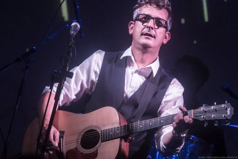 Adrian T. Bell odehrál na Cargo Gallery poslední letošní koncert v Praze