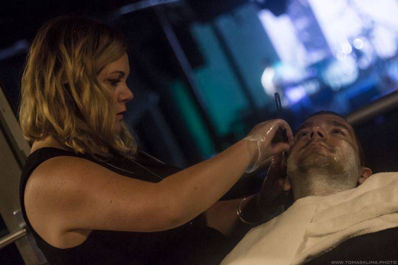 Adrian T. Bell odehrál na Cargo Gallery poslední letošní koncert v Praze