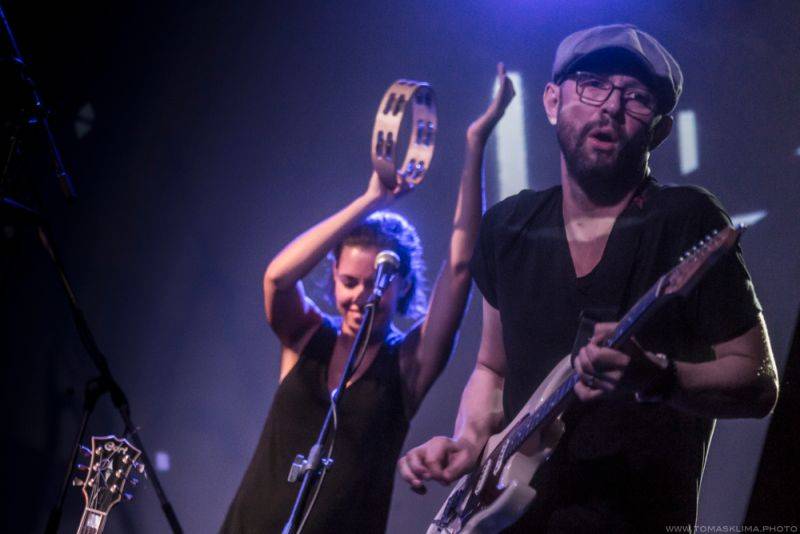 Adrian T. Bell odehrál na Cargo Gallery poslední letošní koncert v Praze