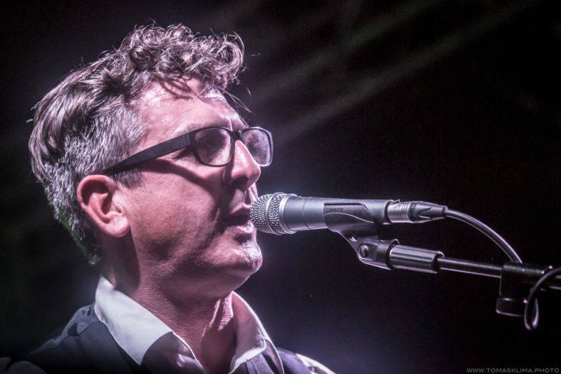 Adrian T. Bell odehrál na Cargo Gallery poslední letošní koncert v Praze