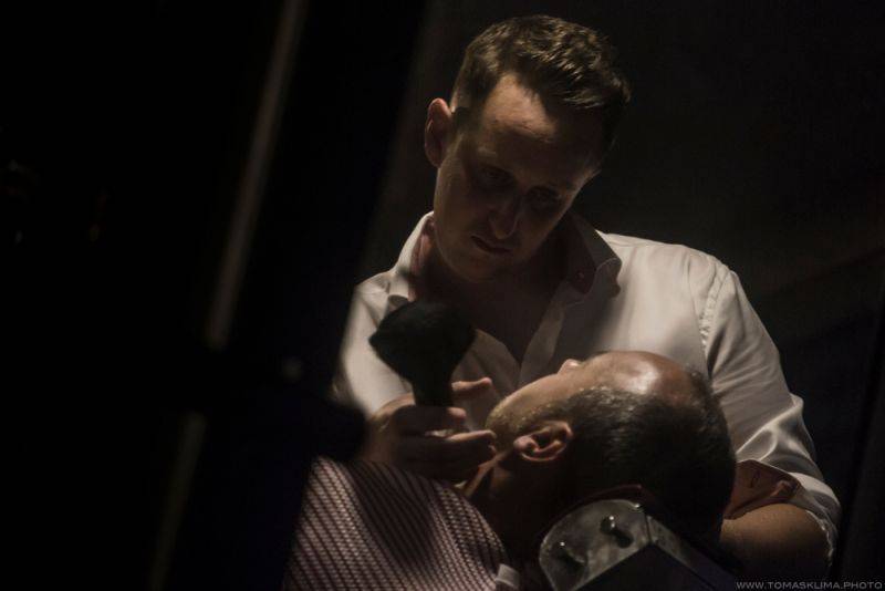 Adrian T. Bell odehrál na Cargo Gallery poslední letošní koncert v Praze