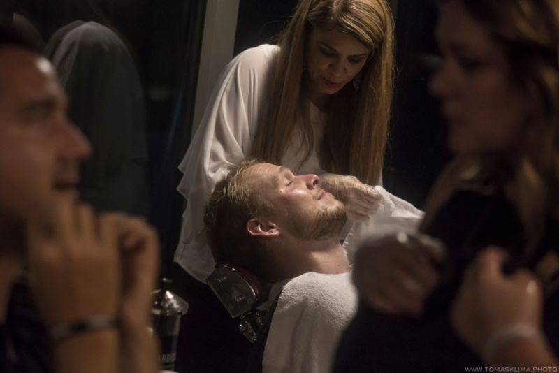 Adrian T. Bell odehrál na Cargo Gallery poslední letošní koncert v Praze