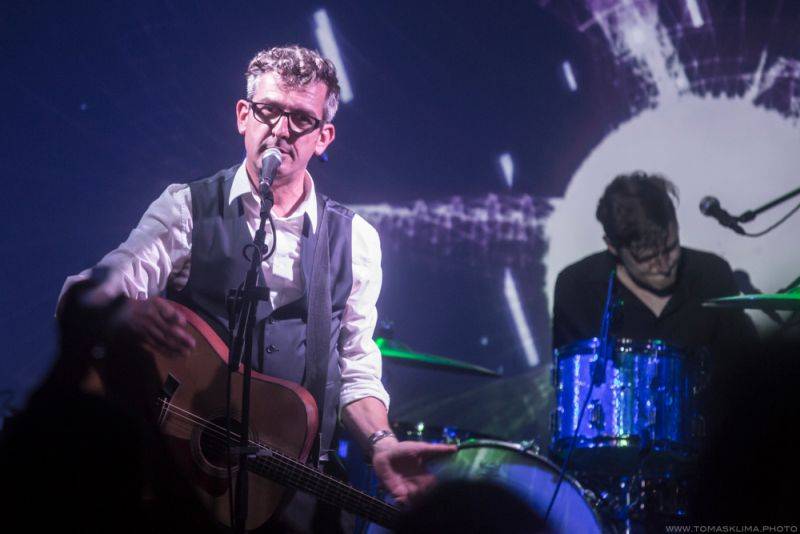 Adrian T. Bell odehrál na Cargo Gallery poslední letošní koncert v Praze