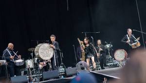 Sziget, den třetí: Nabušení Kasabian, smělá PJ Harvey a Klara And The Pop jako česká stopa na festivalu