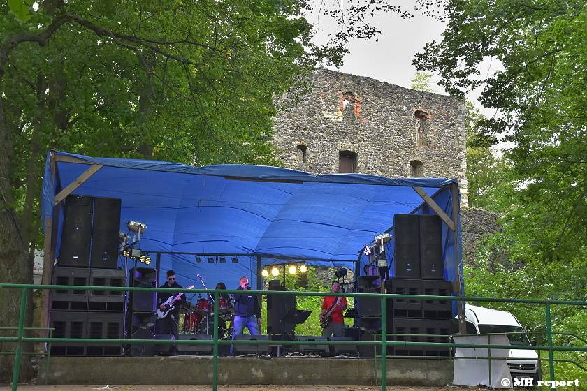 Prasofest na Vlčtejně ovládla skupina Trautenberk