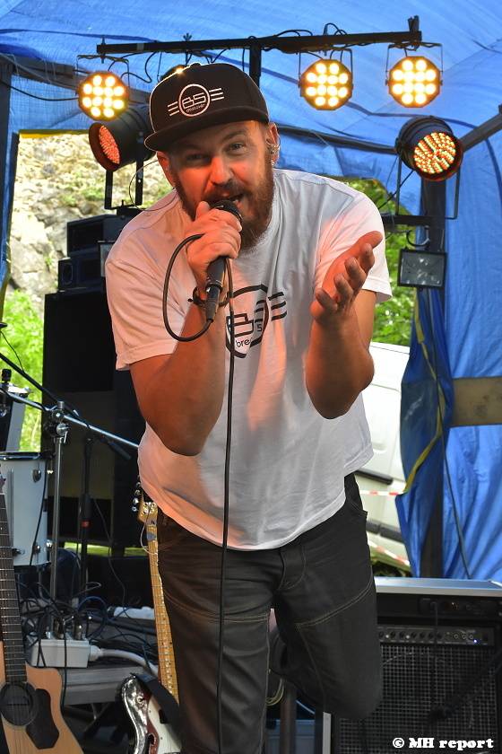 Prasofest na Vlčtejně ovládla skupina Trautenberk