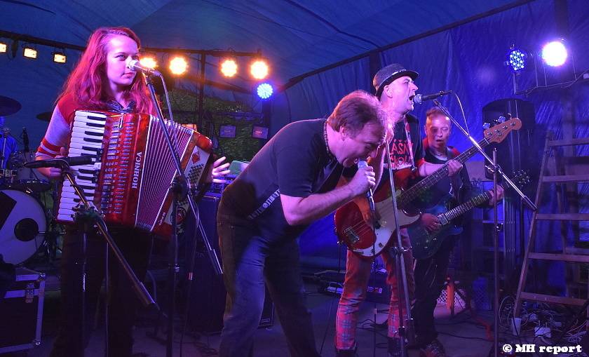 Prasofest na Vlčtejně ovládla skupina Trautenberk