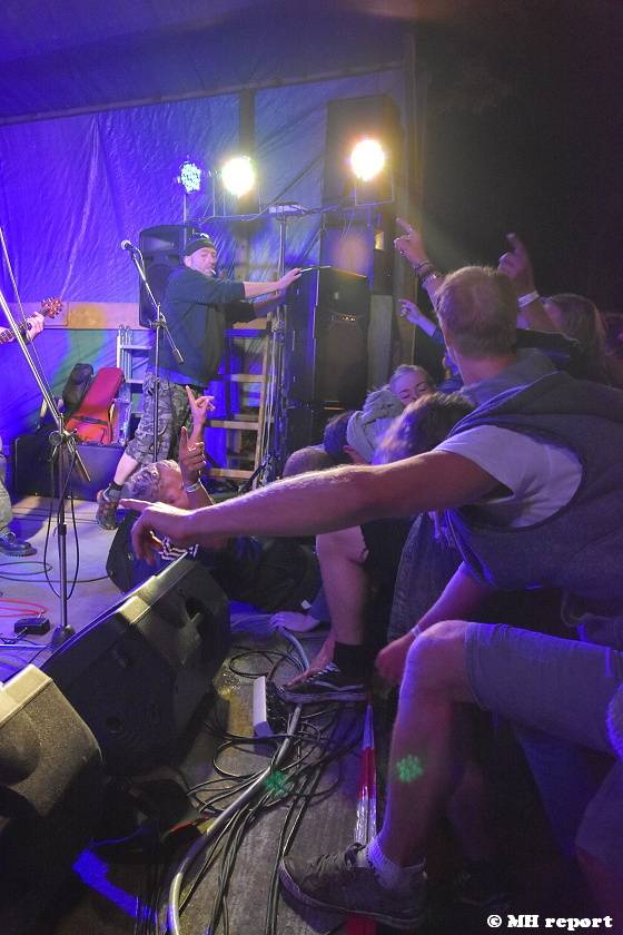 Prasofest na Vlčtejně ovládla skupina Trautenberk