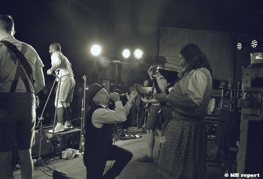 Prasofest na Vlčtejně ovládla skupina Trautenberk