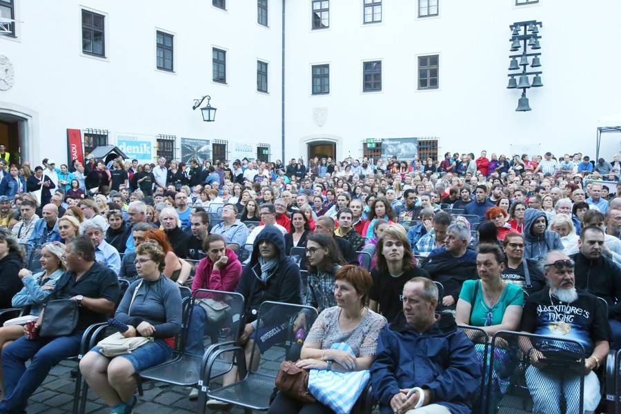 Blackmore's Night na Špilberku dodrželi deštivou tradici, zařadili i hit Michala Davida