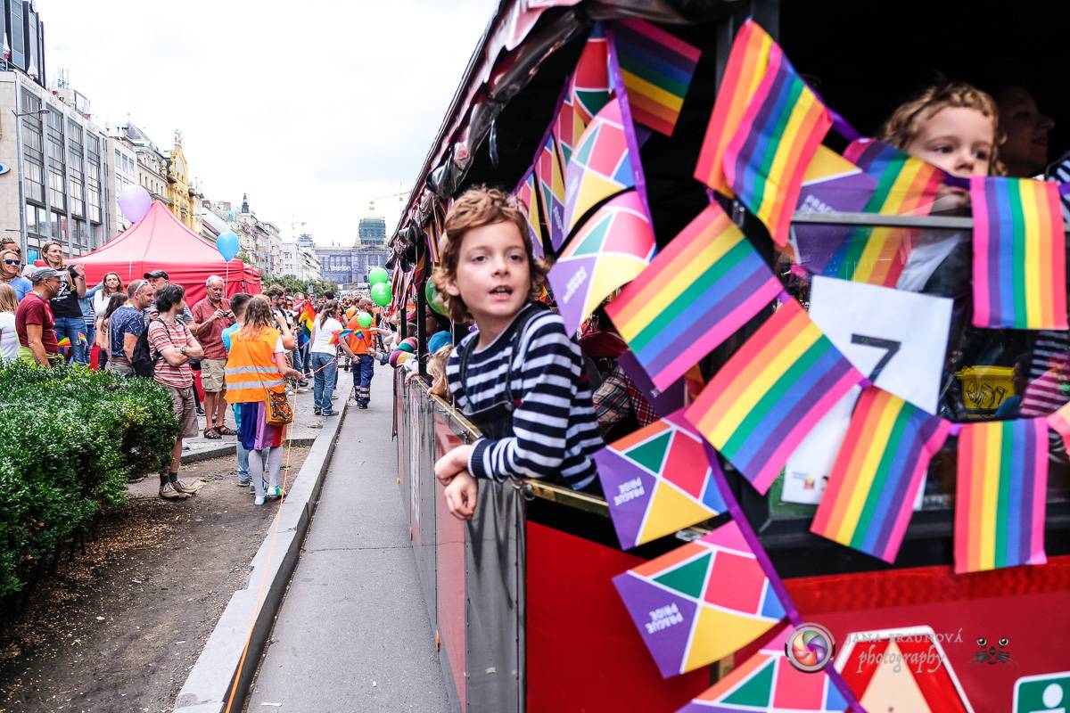 Prague Pride vyvrcholila duhovým průvodem a festivalem na Letné, vystoupila rapperka SharkaSs