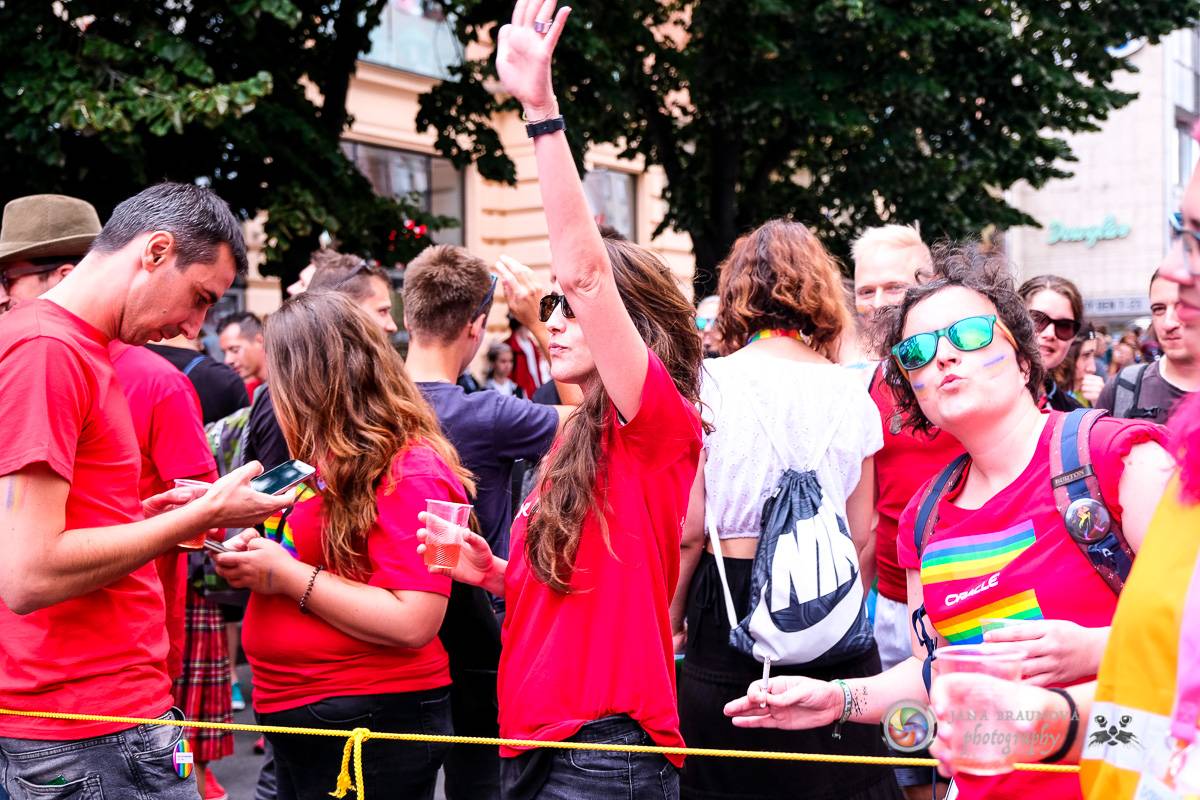 Prague Pride vyvrcholila duhovým průvodem a festivalem na Letné, vystoupila rapperka SharkaSs