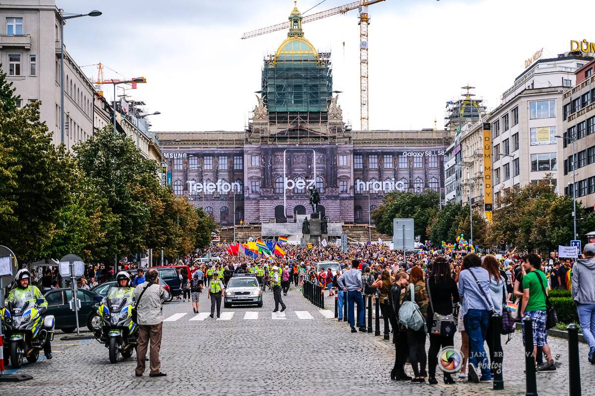 Prague Pride vyvrcholila duhovým průvodem a festivalem na Letné, vystoupila rapperka SharkaSs