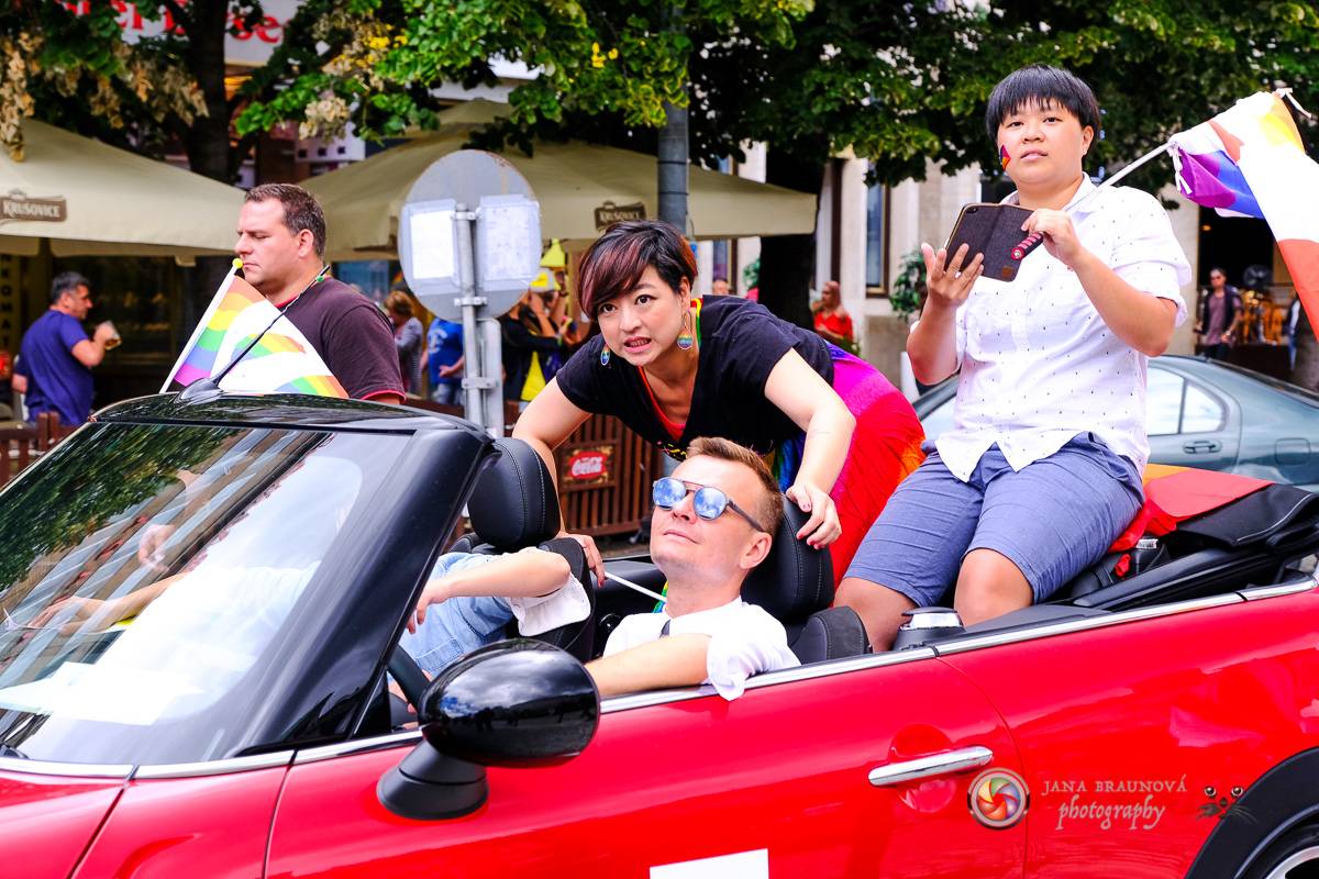 Prague Pride vyvrcholila duhovým průvodem a festivalem na Letné, vystoupila rapperka SharkaSs