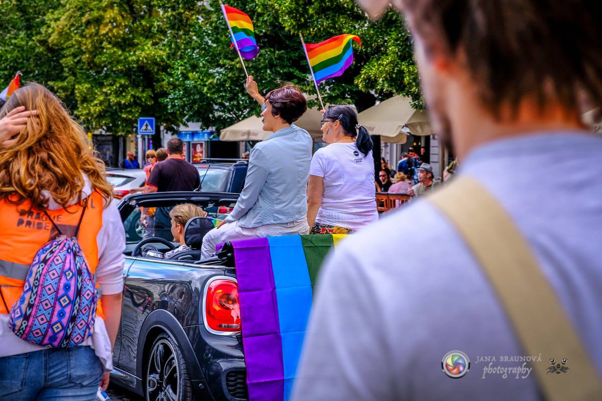 Prague Pride vyvrcholila duhovým průvodem a festivalem na Letné, vystoupila rapperka SharkaSs
