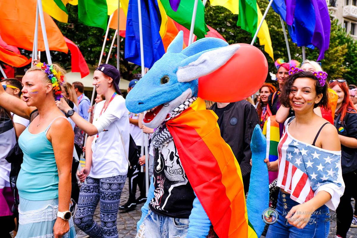 Prague Pride vyvrcholila duhovým průvodem a festivalem na Letné, vystoupila rapperka SharkaSs