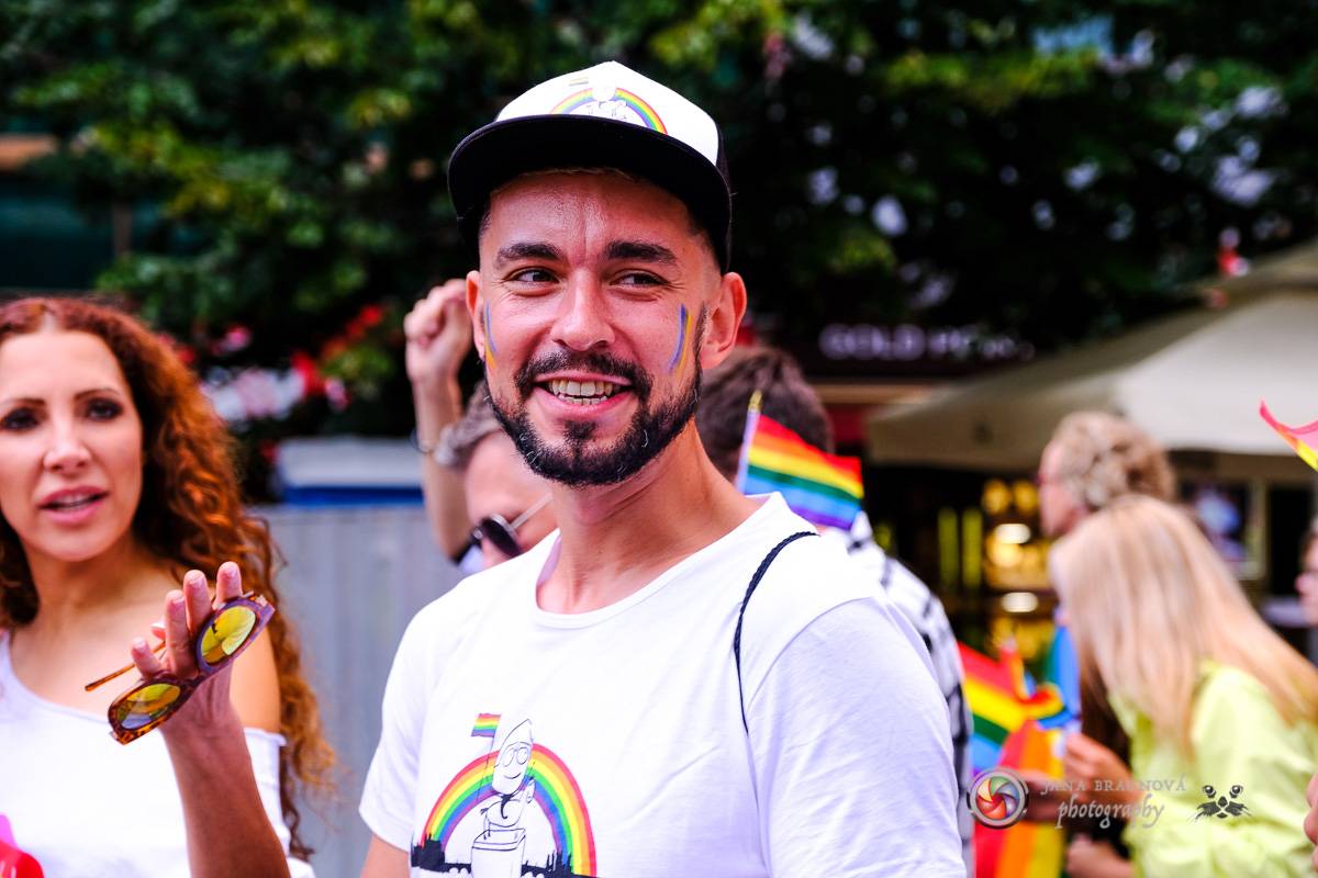 Prague Pride vyvrcholila duhovým průvodem a festivalem na Letné, vystoupila rapperka SharkaSs
