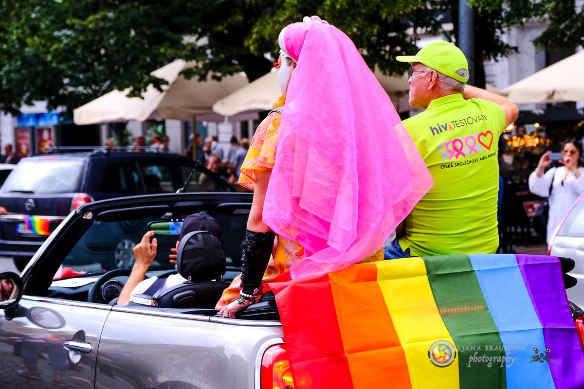 Prague Pride vyvrcholila duhovým průvodem a festivalem na Letné, vystoupila rapperka SharkaSs