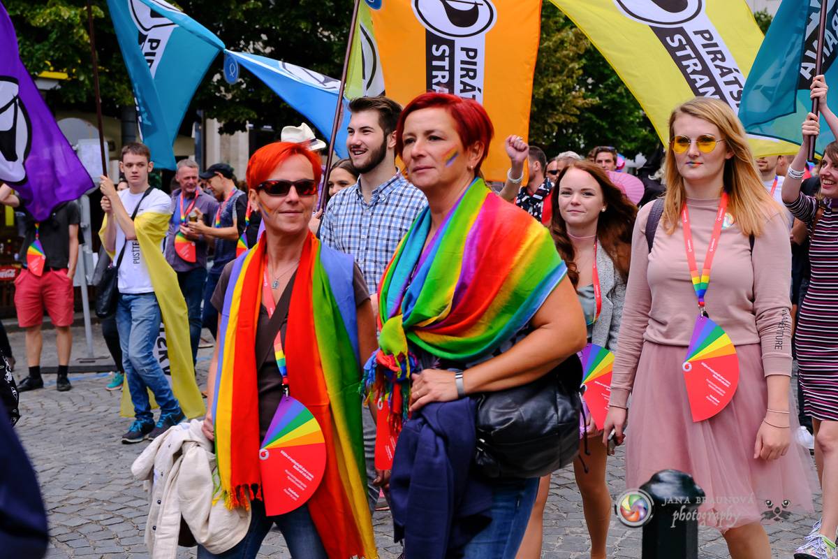 Prague Pride vyvrcholila duhovým průvodem a festivalem na Letné, vystoupila rapperka SharkaSs