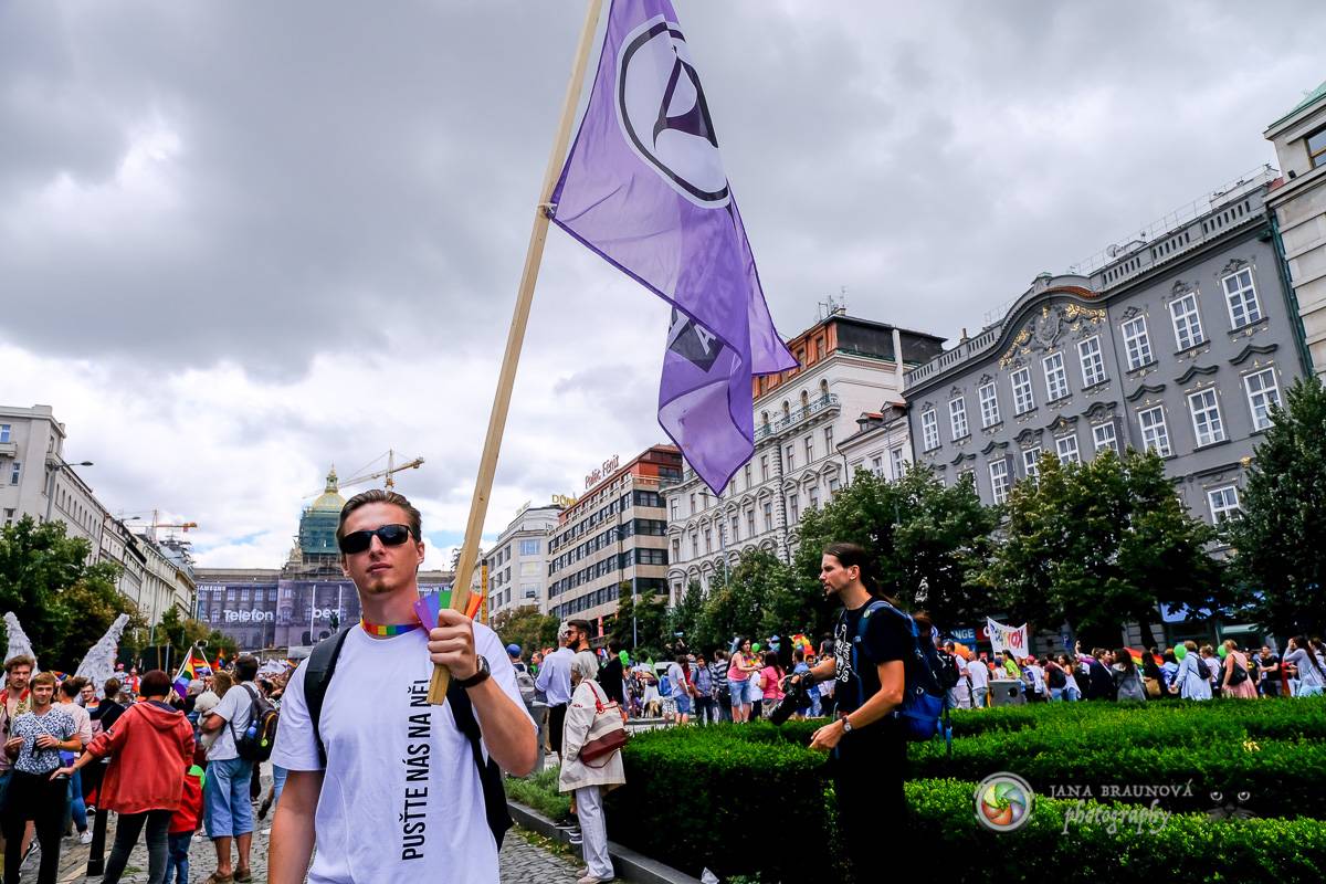 Prague Pride vyvrcholila duhovým průvodem a festivalem na Letné, vystoupila rapperka SharkaSs