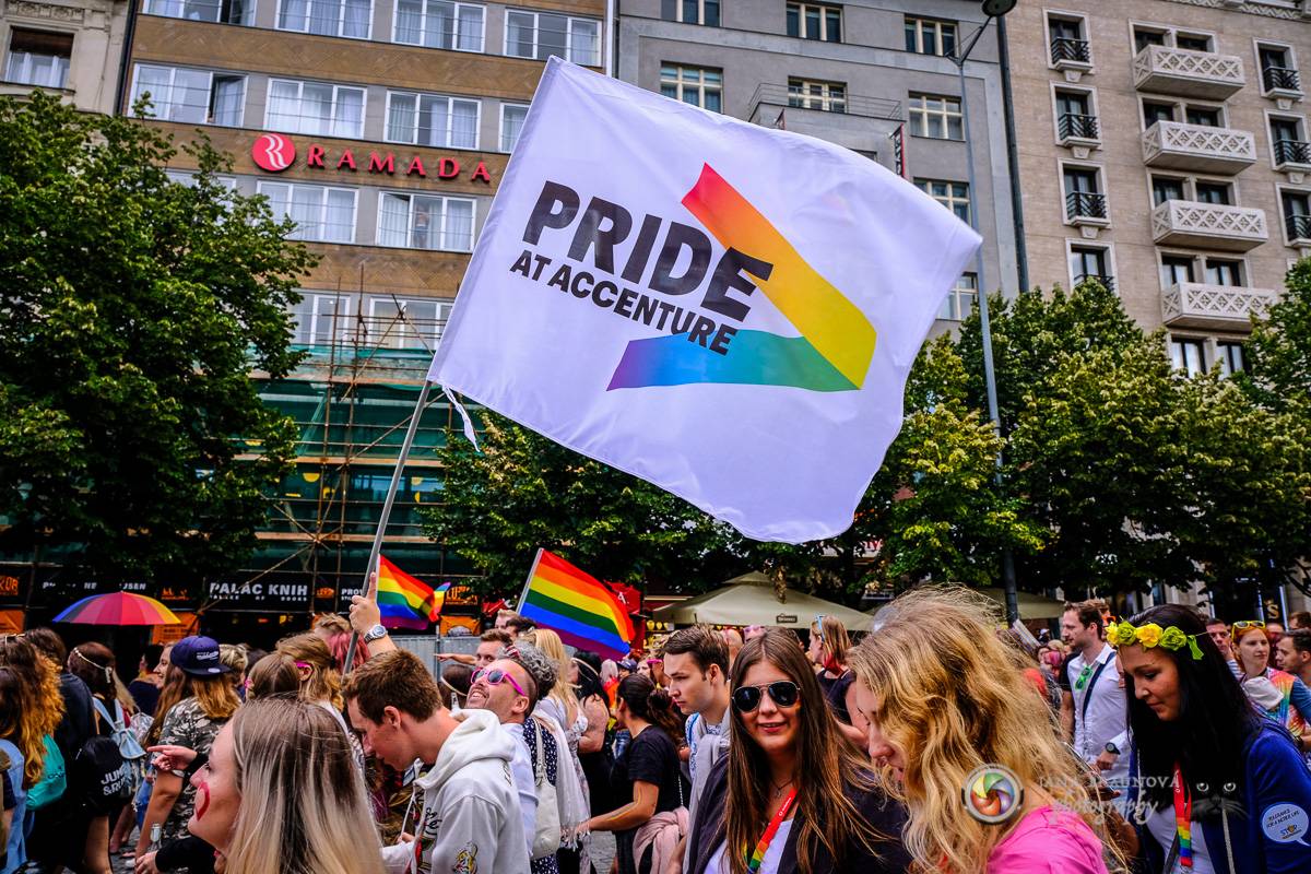Prague Pride vyvrcholila duhovým průvodem a festivalem na Letné, vystoupila rapperka SharkaSs