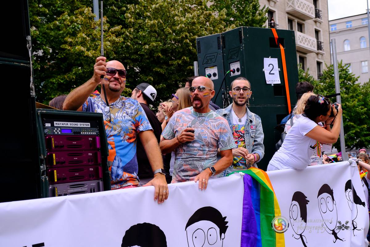 Prague Pride vyvrcholila duhovým průvodem a festivalem na Letné, vystoupila rapperka SharkaSs