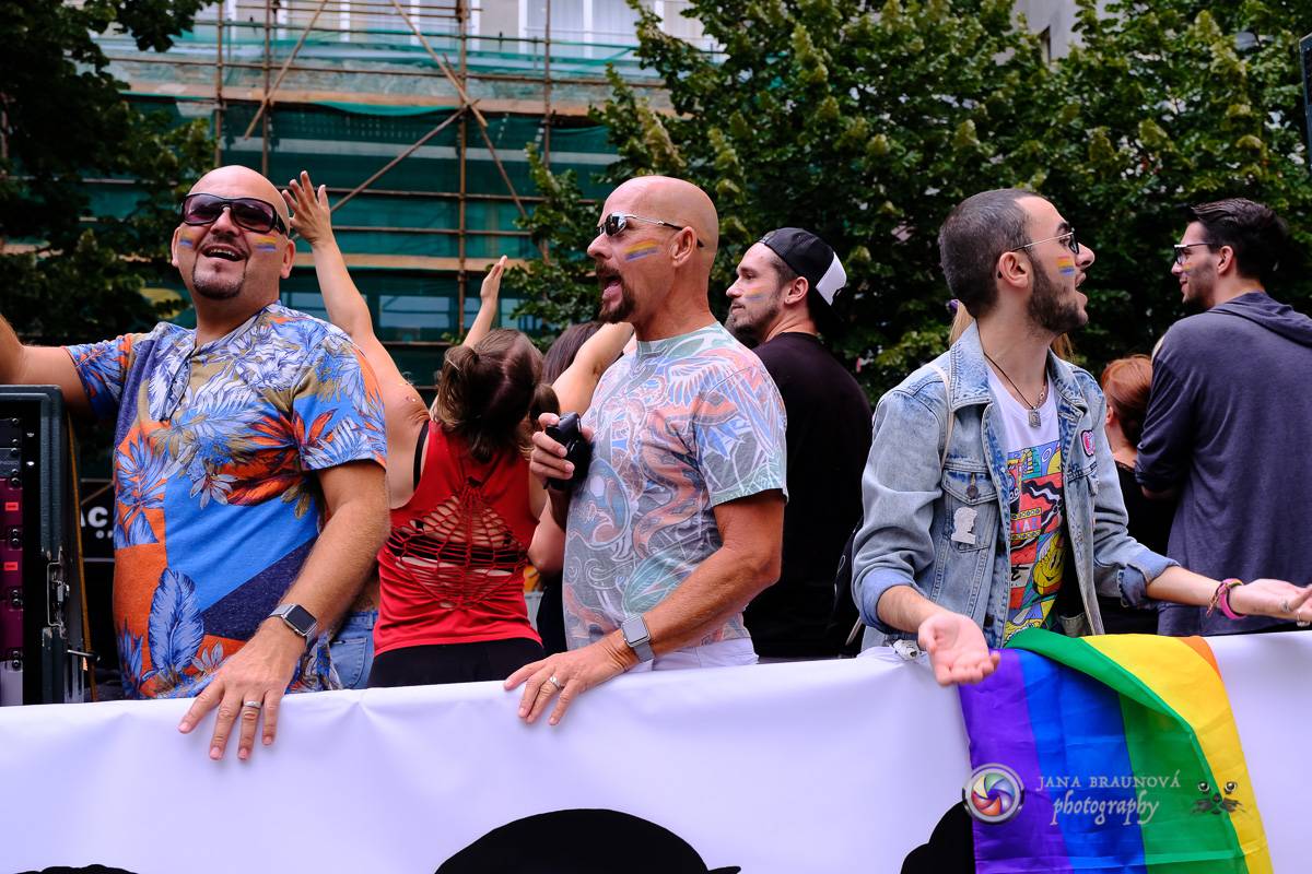 Prague Pride vyvrcholila duhovým průvodem a festivalem na Letné, vystoupila rapperka SharkaSs