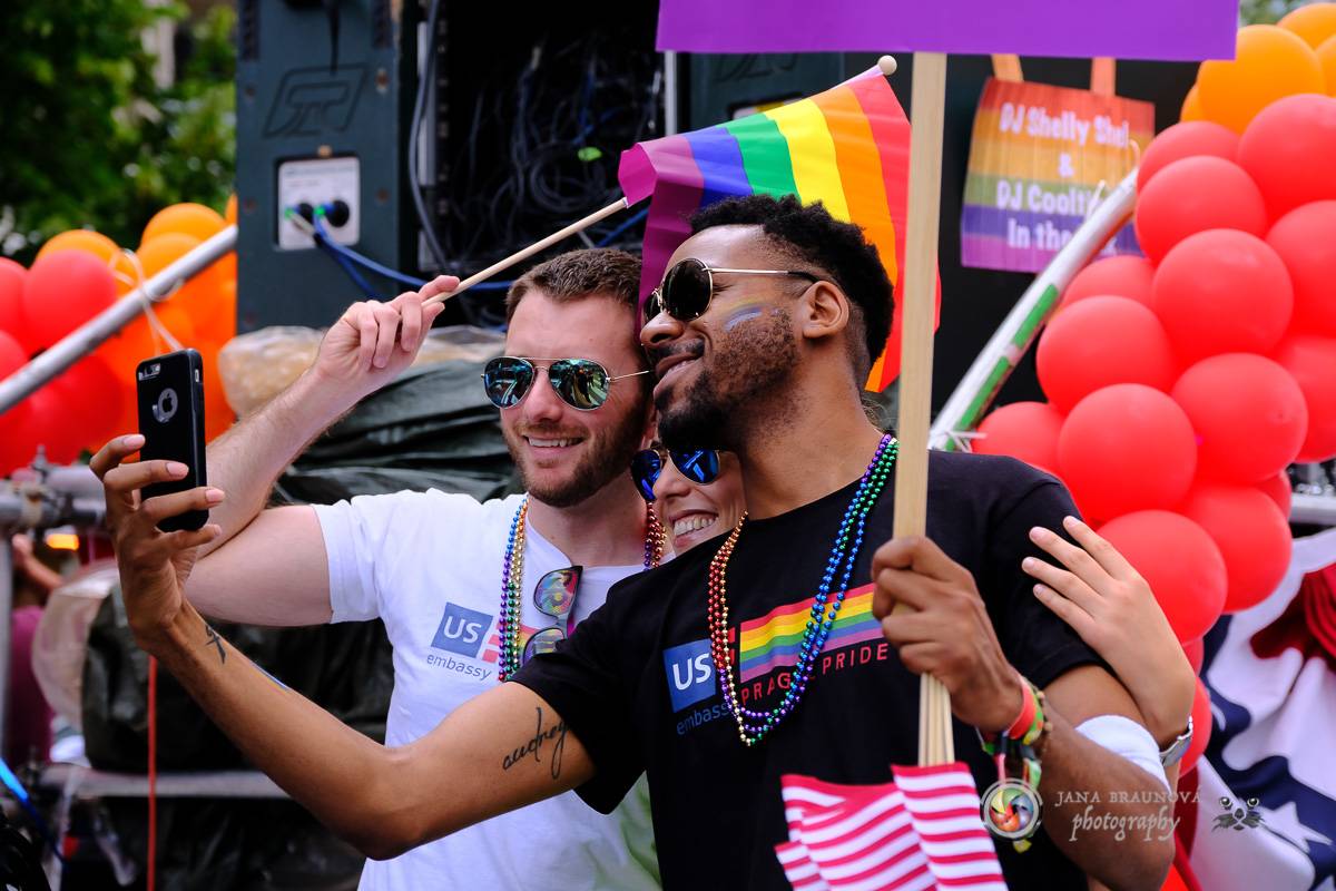 Prague Pride vyvrcholila duhovým průvodem a festivalem na Letné, vystoupila rapperka SharkaSs