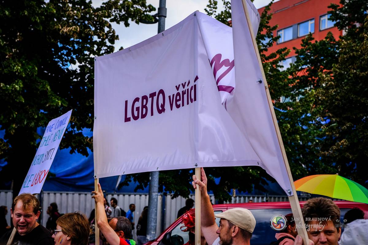 Prague Pride vyvrcholila duhovým průvodem a festivalem na Letné, vystoupila rapperka SharkaSs