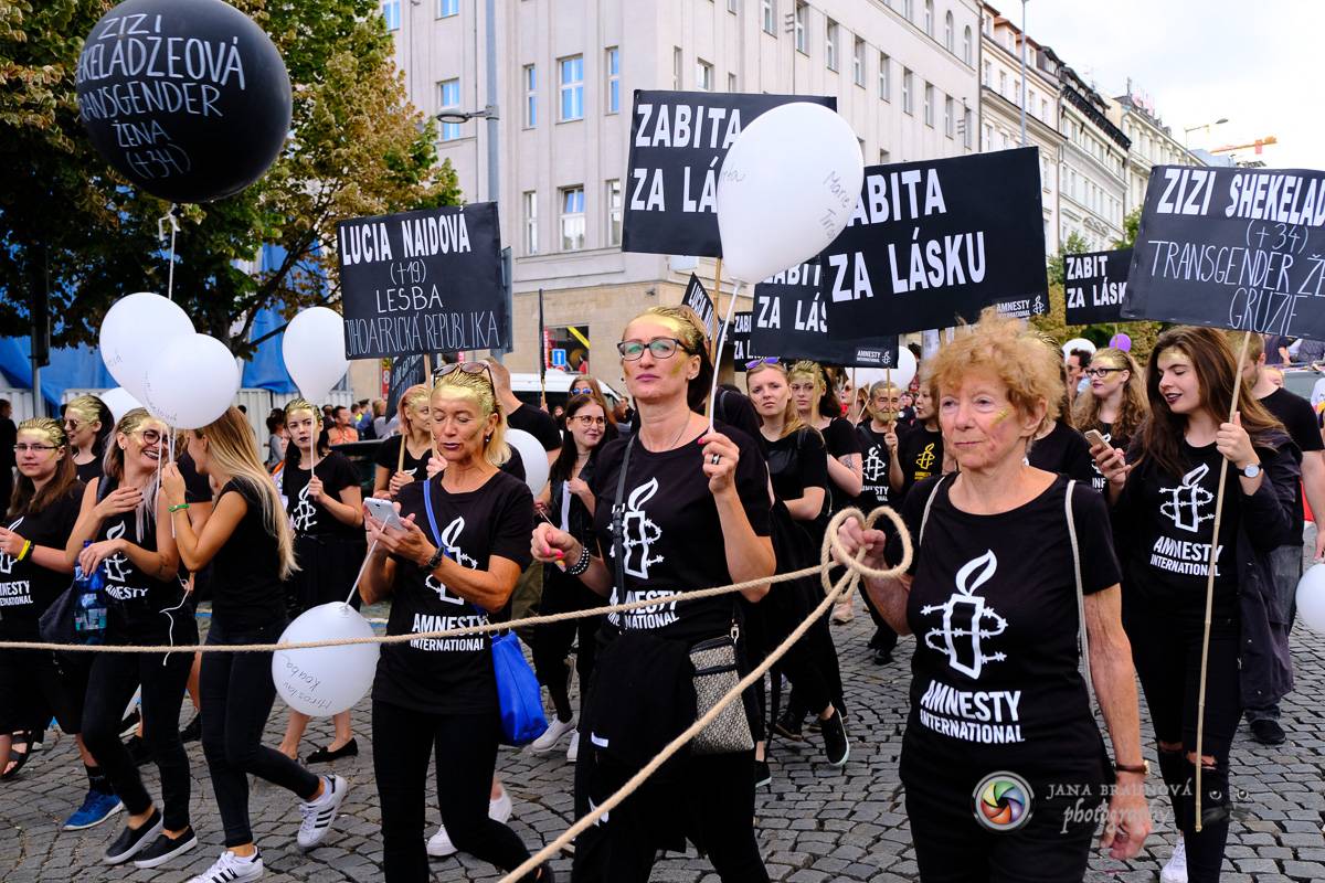 Prague Pride vyvrcholila duhovým průvodem a festivalem na Letné, vystoupila rapperka SharkaSs