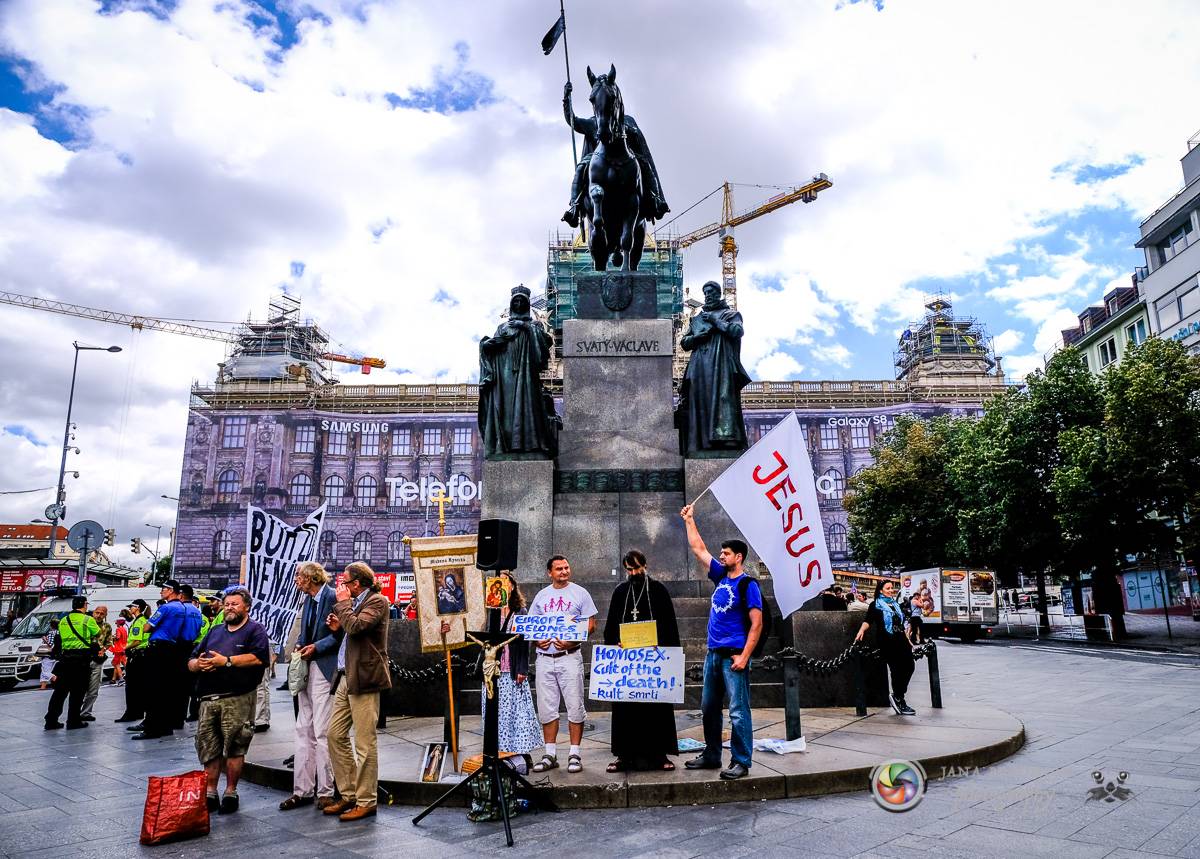 Prague Pride vyvrcholila duhovým průvodem a festivalem na Letné, vystoupila rapperka SharkaSs