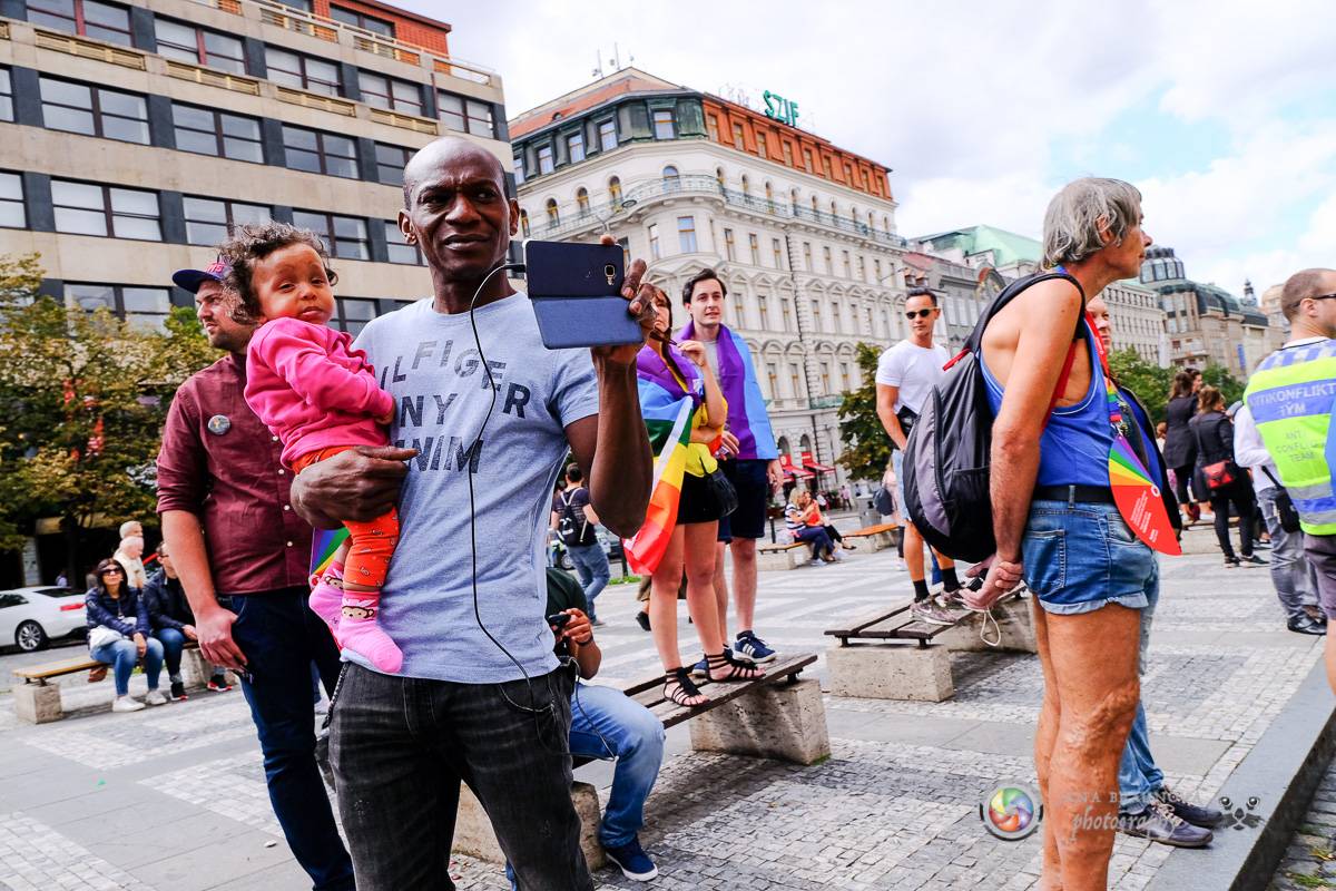 Prague Pride vyvrcholila duhovým průvodem a festivalem na Letné, vystoupila rapperka SharkaSs