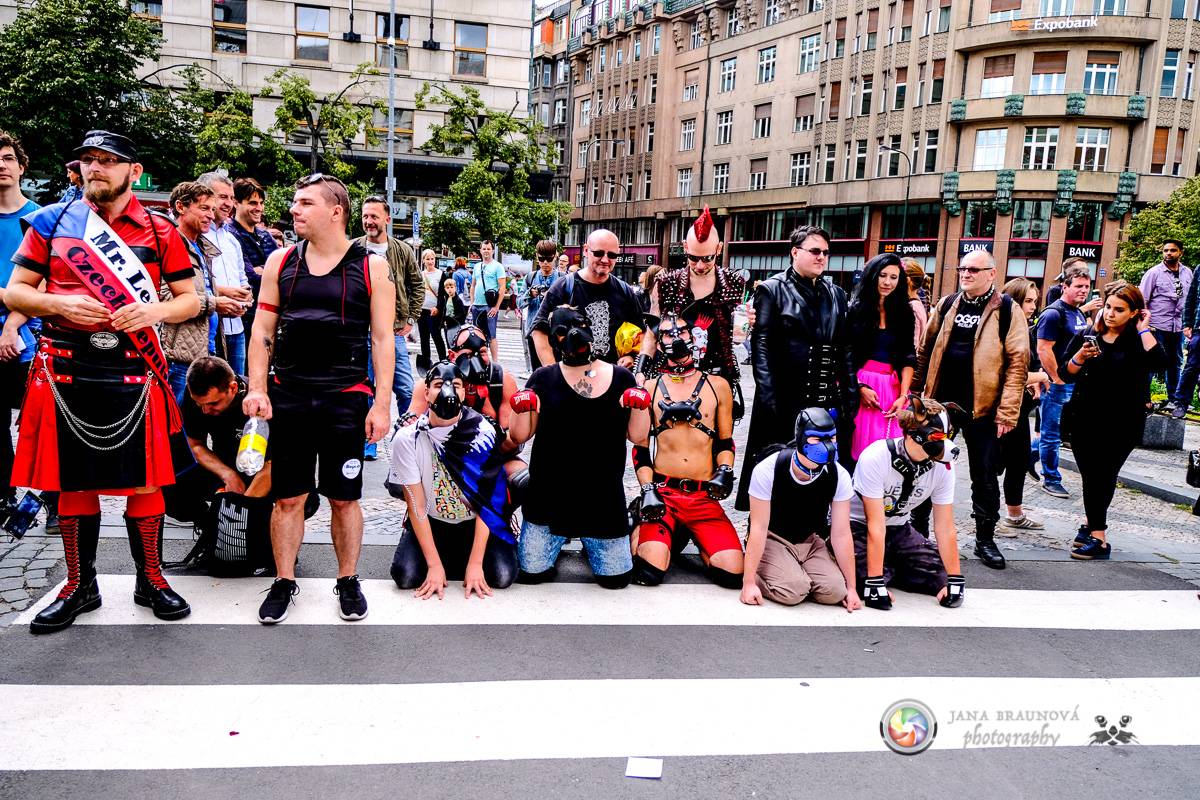 Prague Pride vyvrcholila duhovým průvodem a festivalem na Letné, vystoupila rapperka SharkaSs