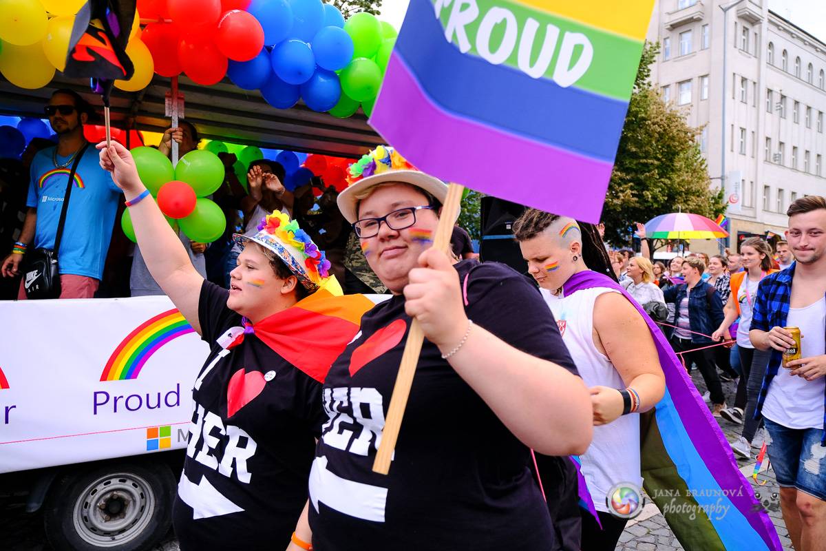 Prague Pride vyvrcholila duhovým průvodem a festivalem na Letné, vystoupila rapperka SharkaSs
