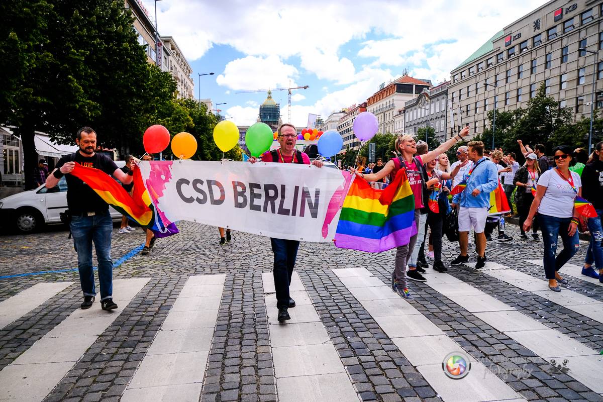 Prague Pride vyvrcholila duhovým průvodem a festivalem na Letné, vystoupila rapperka SharkaSs