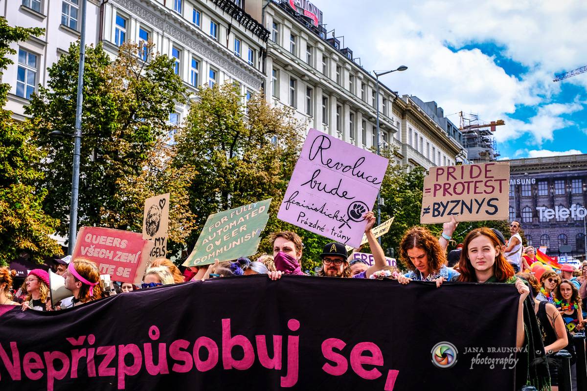 Prague Pride vyvrcholila duhovým průvodem a festivalem na Letné, vystoupila rapperka SharkaSs