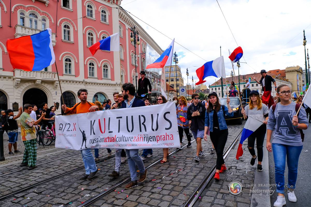 Prague Pride vyvrcholila duhovým průvodem a festivalem na Letné, vystoupila rapperka SharkaSs