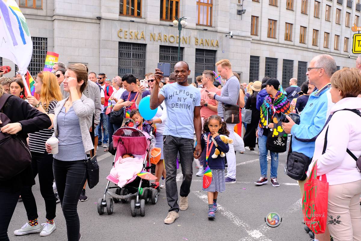 Prague Pride vyvrcholila duhovým průvodem a festivalem na Letné, vystoupila rapperka SharkaSs