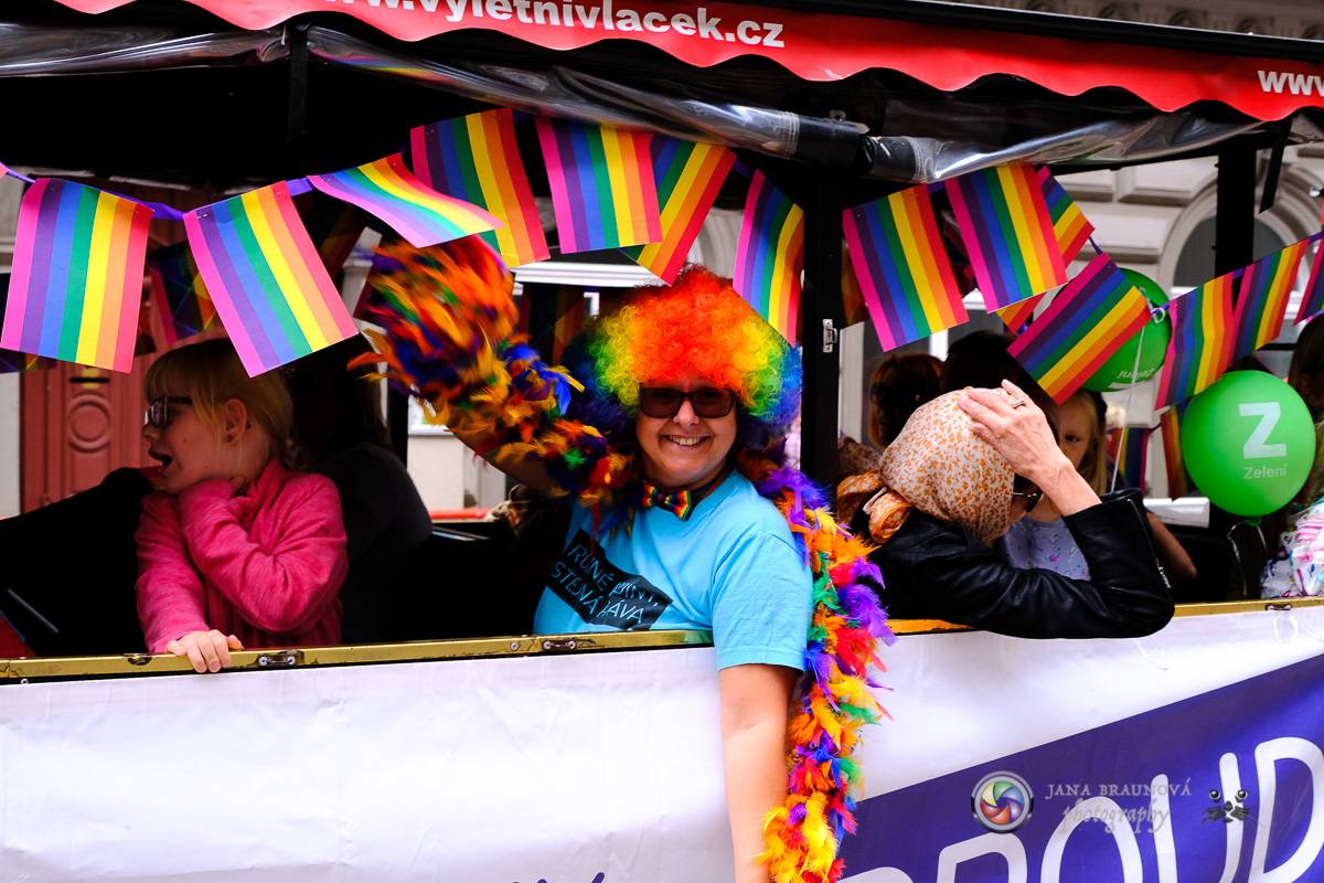 Prague Pride vyvrcholila duhovým průvodem a festivalem na Letné, vystoupila rapperka SharkaSs