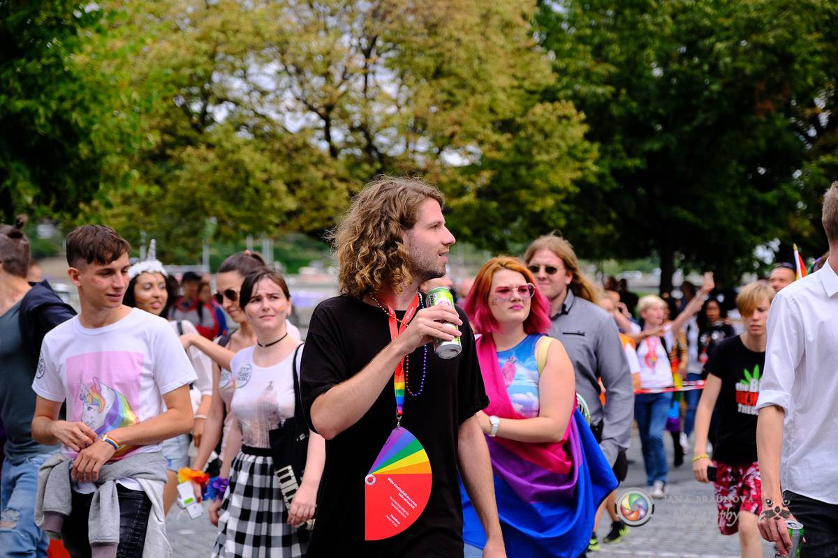 Prague Pride vyvrcholila duhovým průvodem a festivalem na Letné, vystoupila rapperka SharkaSs
